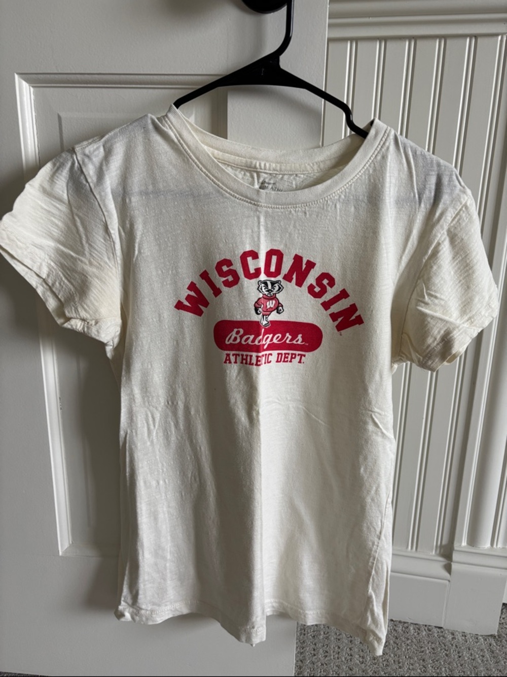 Wisconsin Badgers Cream Graphic Logo T-Shirt Women Size L - Colosseum Athletics